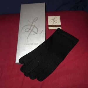 Black cashmere gloves